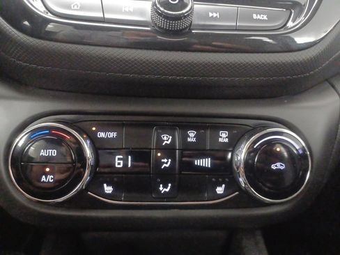 Used 2022 Chevrolet TrailBlazer LT w/ Convenience Package FWD image 26
