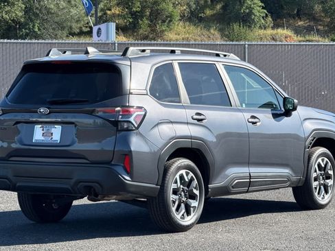 Used 2025 Subaru Forester Premium AWD/4WD image 3