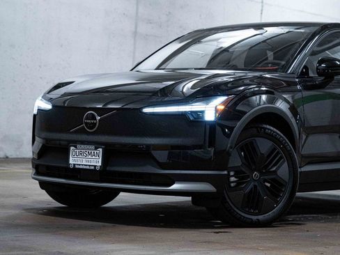 New 2026 Volvo EX30 Cross Country Ultra image 2