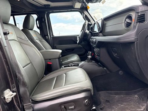 Used 2024 Jeep Gladiator Mojave AWD/4WD image 10