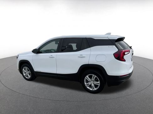 Used 2024 GMC Terrain SLE image 10