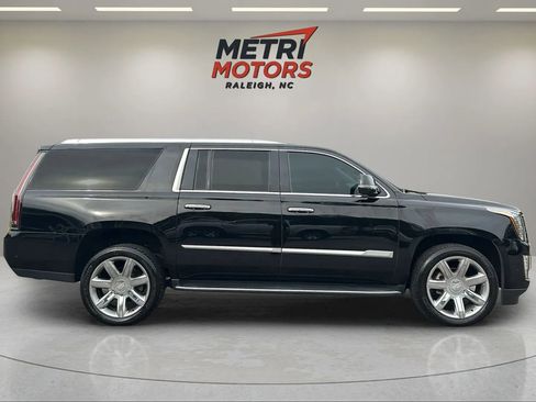Used 2019 Cadillac Escalade ESV Premium Luxury image 5