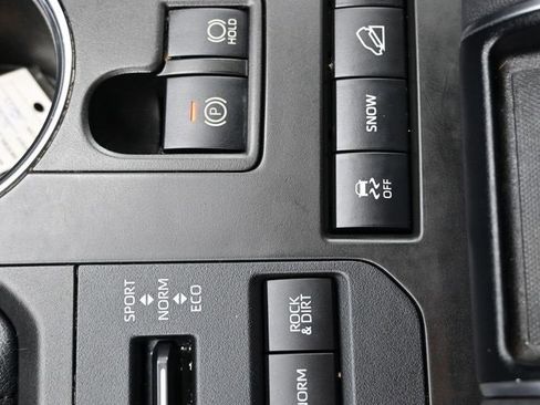 Used 2021 Toyota Highlander LE image 30