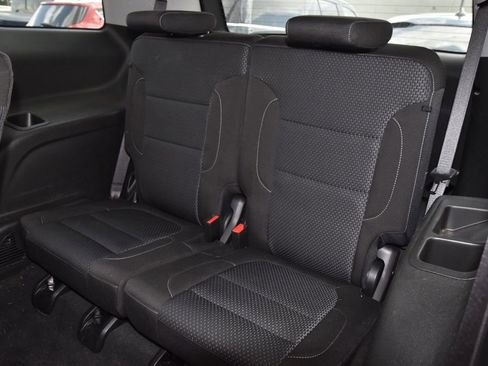 Used 2023 GMC Acadia SLE w/ Driver Convenience Package FWD image 11