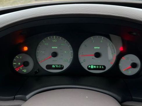 Used 2002 Chrysler Town & Country LX image 8