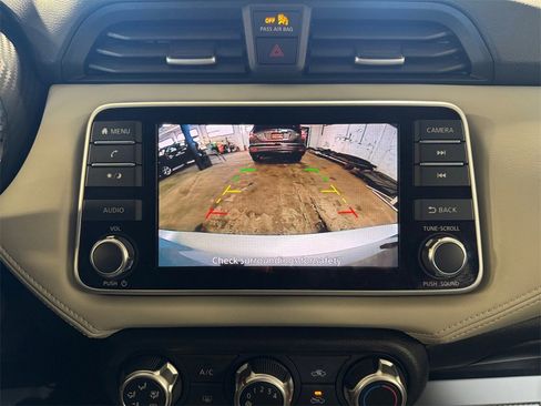 Used 2020 Nissan Versa SV image 18