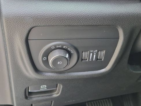 Used 2024 Jeep Grand Cherokee Limited AWD/4WD image 15