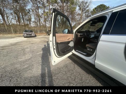 New 2026 Lincoln Navigator Black Label AWD/4WD image 45