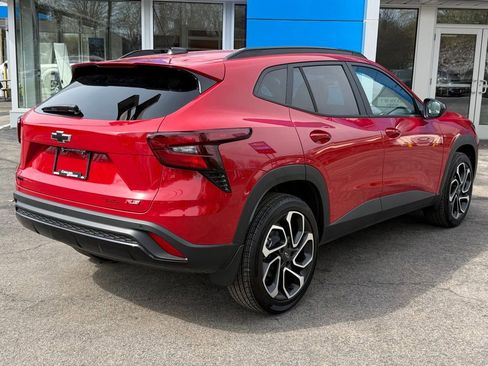New 2026 Chevrolet Trax RS w/ Sunroof Package FWD image 5