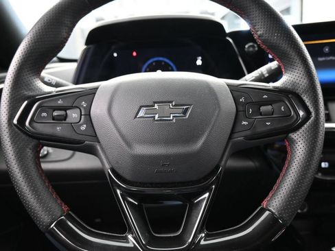 Used 2025 Chevrolet Trax RS FWD image 23