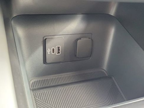 Used 2026 Ford Explorer Active RWD image 10