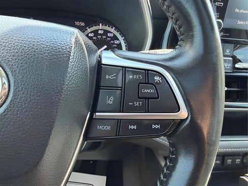 Used 2020 Toyota Highlander XLE image 47
