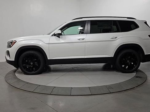 New 2026 Volkswagen Atlas SE image 2