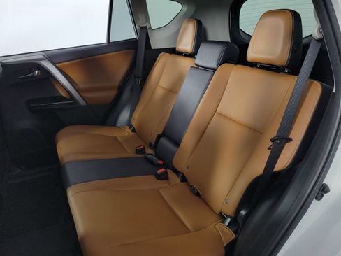 Used 2018 Toyota RAV4 Limited FWD image 18