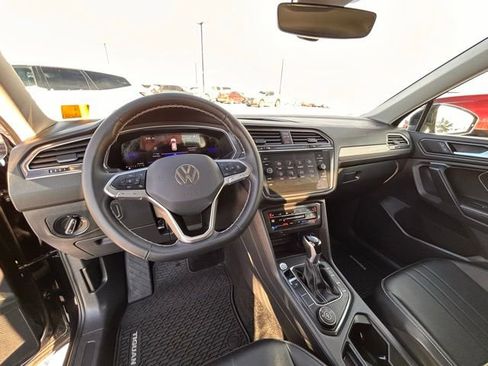 Used 2024 Volkswagen Tiguan SE image 23