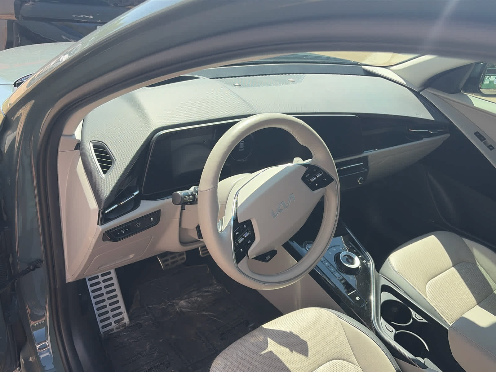 Used 2024 Kia Niro Wave w/ Wave Preserve Package FWD image 25