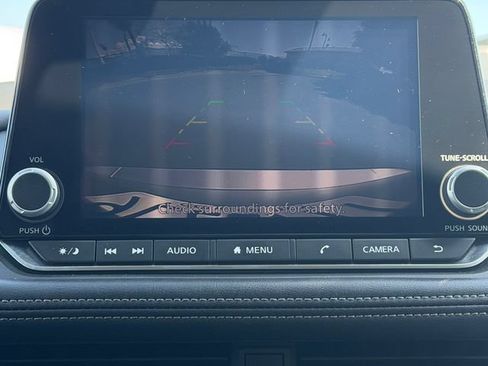 Used 2024 Nissan Rogue S FWD image 16