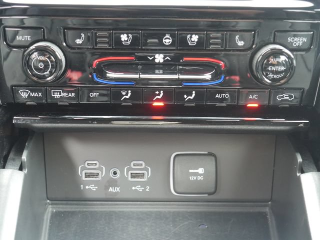 Used 2025 Jeep Grand Cherokee Overland w/ Luxury Tech Group IV AWD/4WD image 25