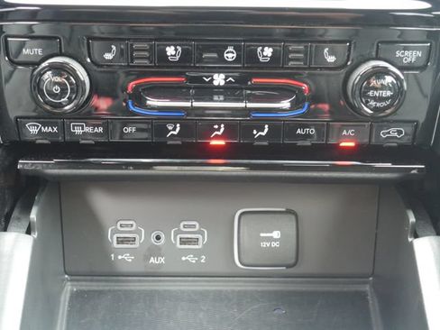 Used 2025 Jeep Grand Cherokee Overland w/ Luxury Tech Group IV AWD/4WD image 25