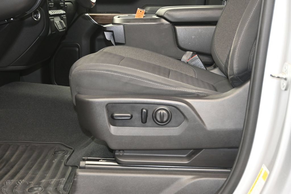 Certified 2021 Chevrolet Silverado 1500 LT AWD/4WD image 21