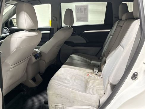 Used 2019 Toyota Highlander LE image 22