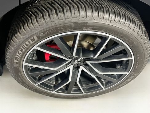 Used 2019 Audi Q8 Premium Plus AWD/4WD image 33