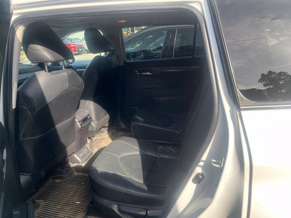 Used 2023 Toyota Highlander Platinum AWD/4WD image 5