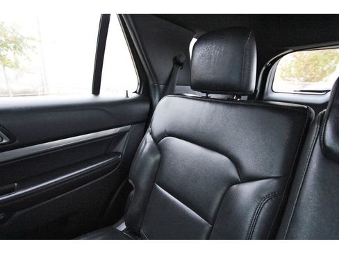 Used 2019 Ford Explorer XLT w/ Equipment Group 202A image 14