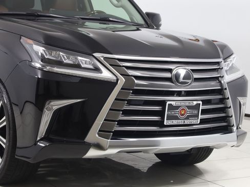 Used 2020 Lexus LX 570 4WD w/ Luxury Package image 42