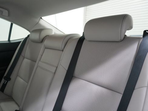 Used 2015 Lexus ES 350 w/ Premium Package FWD image 12