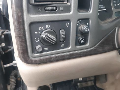 Used 2006 GMC Yukon Denali image 16