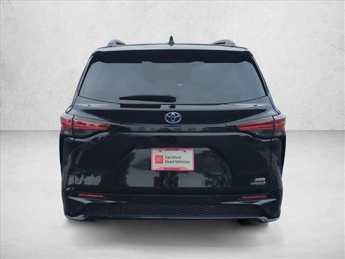 Used 2024 Toyota Sienna XSE w/ XSE Plus Package FWD image 7
