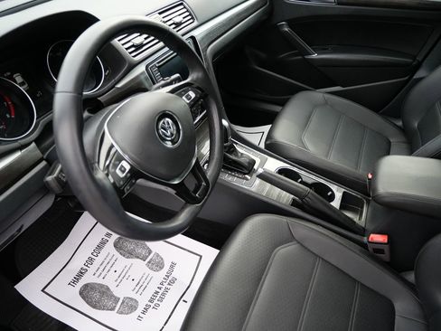 Used 2018 Volkswagen Passat 2.0T SE FWD image 12