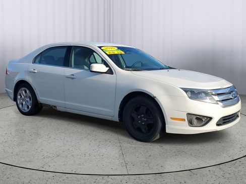 Used 2010 Ford Fusion SE image 2