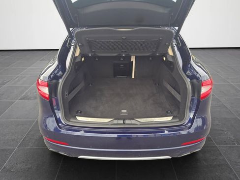 Used 2017 Maserati Levante w/ Luxury Package AWD/4WD image 31