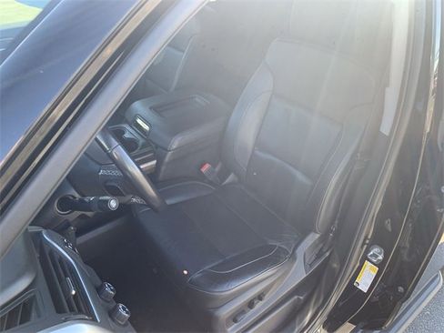 Used 2018 Chevrolet Tahoe LT image 17