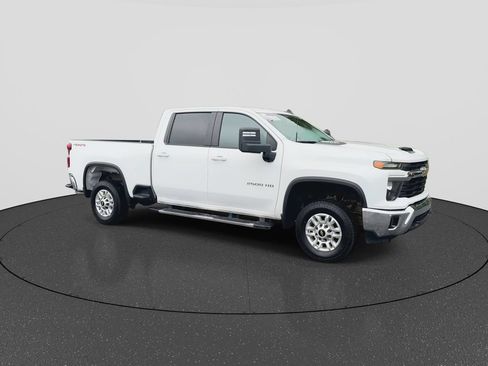 Used 2025 Chevrolet Silverado 2500 LT w/ Convenience Package AWD/4WD image 2