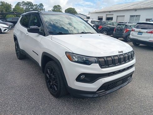 Used 2022 Jeep Compass Latitude image 10