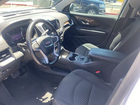 Used 2019 GMC Terrain SLE w/ Driver Convenience Package FWD image 9