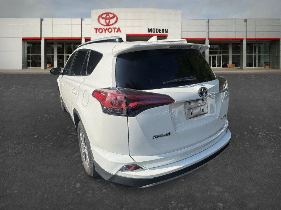 Used 2018 Toyota RAV4 LE AWD/4WD image 16