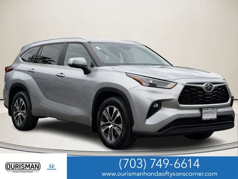 Used 2023 Toyota Highlander XLE AWD/4WD image 1