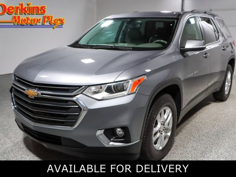 Used 2021 Chevrolet Traverse LT image 1