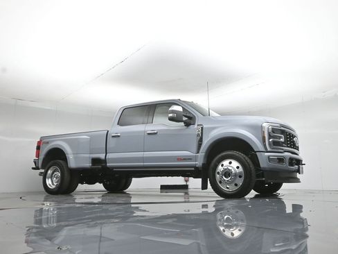 New 2026 Ford F450 Platinum w/ Platinum Plus Package AWD/4WD image 3