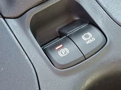 Used 2022 Toyota Corolla Cross L image 32