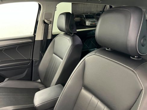 Used 2024 Volkswagen Tiguan SE image 17