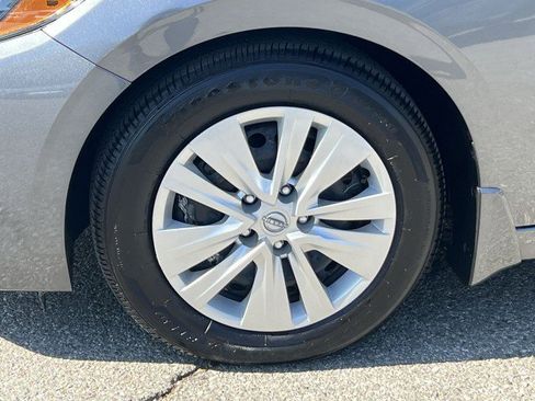 Used 2025 Nissan Sentra S image 32