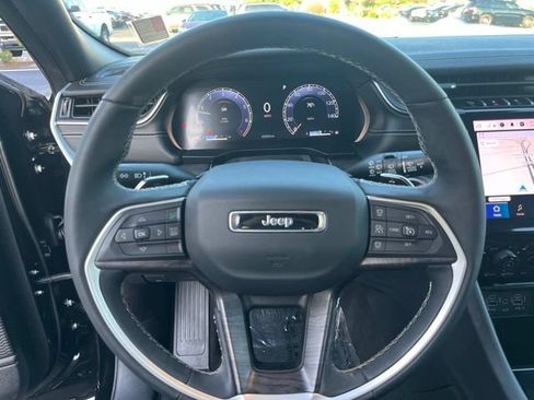 Used 2025 Jeep Grand Cherokee L Limited w/ Black Appearance Package RWD image 19