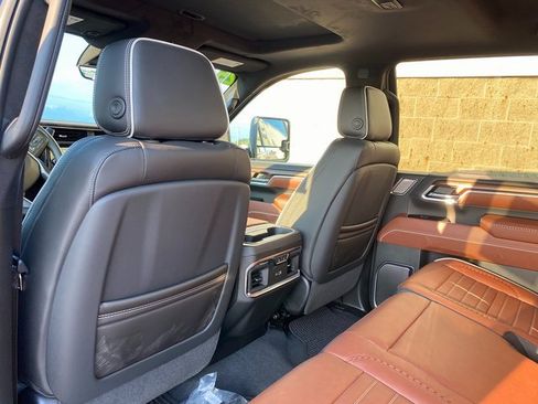 New 2025 GMC Sierra 2500 Denali Ultimate w/ Max Trailering Package image 11