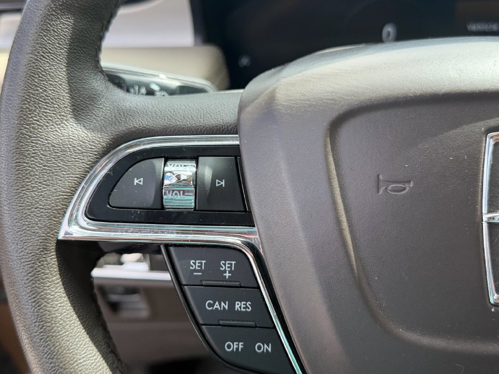 Used 2022 Lincoln Nautilus FWD w/ Premium Package image 22