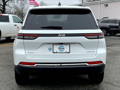 Certified 2025 Jeep Grand Cherokee Limited AWD/4WD image 4